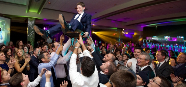 Sp�cialistes du mariage et Mitzvah au Montr�al | Producteurs de mariages et d'�v�nements � Montr�al - artistes en direct, DJ's pour mariages, c�r�monies de mariage, danseurs, mariages et �v�nements, �clairage pour votre mariage et moments sp�ciaux.