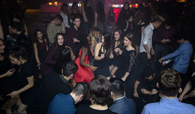 Sp�cialistes du mariage et Mitzvah au Montr�al | Producteurs de mariages et d'�v�nements � Montr�al - artistes en direct, DJ's pour mariages, c�r�monies de mariage, danseurs, mariages et �v�nements, �clairage pour votre mariage et moments sp�ciaux.