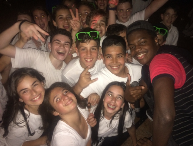 Sp�cialistes du mariage et Mitzvah au Montr�al | Producteurs de mariages et d'�v�nements � Montr�al - artistes en direct, DJ's pour mariages, c�r�monies de mariage, danseurs, mariages et �v�nements, �clairage pour votre mariage et moments sp�ciaux.