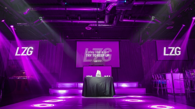 Sp�cialistes du mariage et Mitzvah au Montr�al | Producteurs de mariages et d'�v�nements � Montr�al - artistes en direct, DJ's pour mariages, c�r�monies de mariage, danseurs, mariages et �v�nements, �clairage pour votre mariage et moments sp�ciaux.