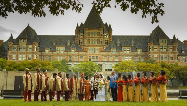 Sp�cialistes du mariage et Mitzvah au Montr�al | Producteurs de mariages et d'�v�nements � Montr�al - artistes en direct, DJ's pour mariages, c�r�monies de mariage, danseurs, mariages et �v�nements, �clairage pour votre mariage et moments sp�ciaux.