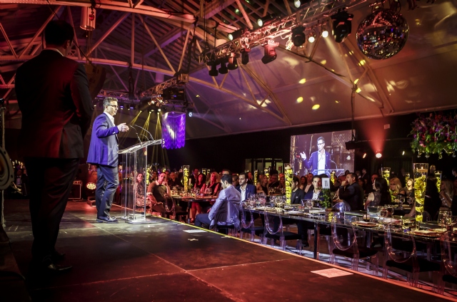 Sp�cialistes du mariage et Mitzvah au Montr�al | Producteurs de mariages et d'�v�nements � Montr�al - artistes en direct, DJ's pour mariages, c�r�monies de mariage, danseurs, mariages et �v�nements, �clairage pour votre mariage et moments sp�ciaux.