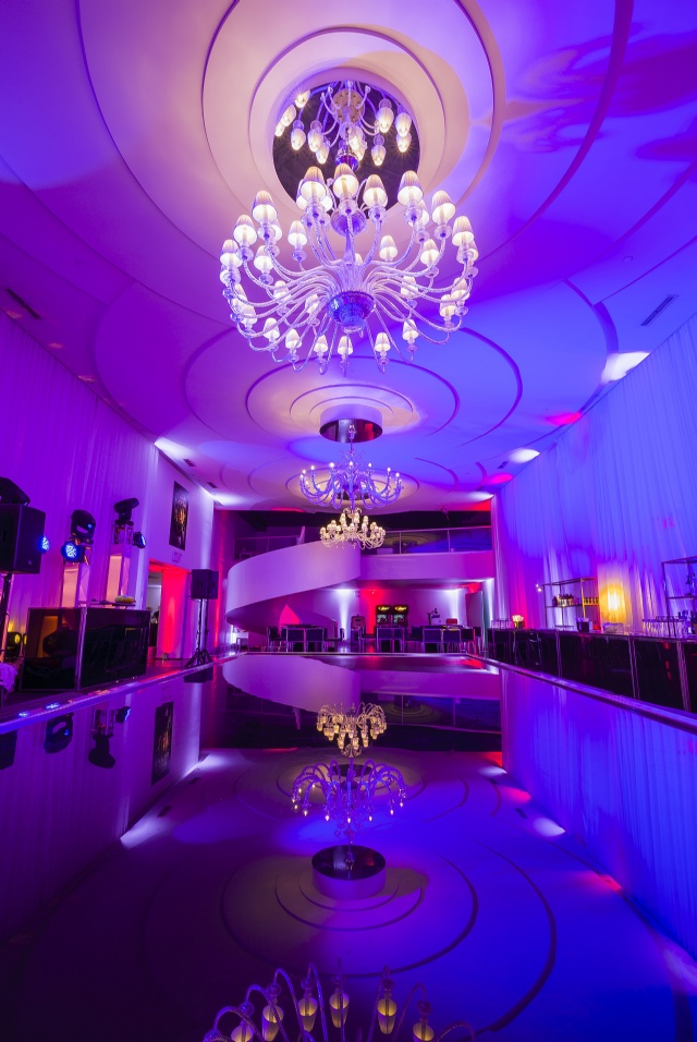 Sp�cialistes du mariage et Mitzvah au Montr�al | Producteurs de mariages et d'�v�nements � Montr�al - artistes en direct, DJ's pour mariages, c�r�monies de mariage, danseurs, mariages et �v�nements, �clairage pour votre mariage et moments sp�ciaux.