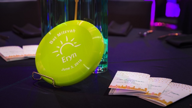 Sp�cialistes du mariage et Mitzvah au Montr�al | Producteurs de mariages et d'�v�nements � Montr�al - artistes en direct, DJ's pour mariages, c�r�monies de mariage, danseurs, mariages et �v�nements, �clairage pour votre mariage et moments sp�ciaux.