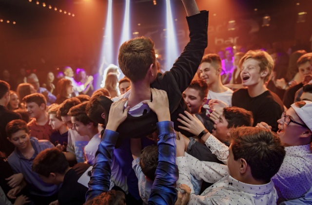 Sp�cialistes du mariage et Mitzvah au Montr�al | Producteurs de mariages et d'�v�nements � Montr�al - artistes en direct, DJ's pour mariages, c�r�monies de mariage, danseurs, mariages et �v�nements, �clairage pour votre mariage et moments sp�ciaux.