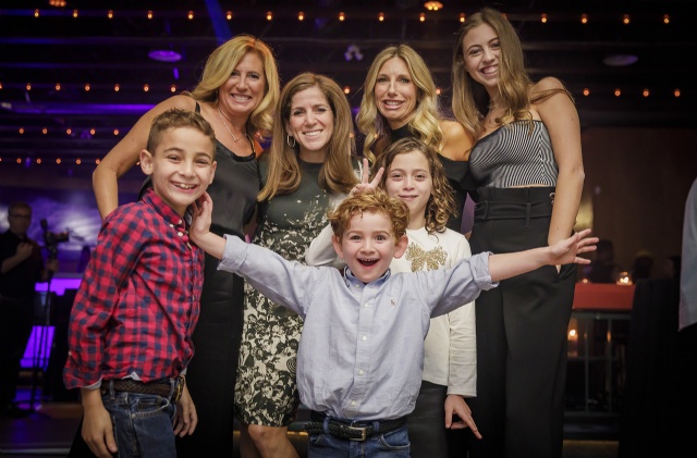 Sp�cialistes du mariage et Mitzvah au Montr�al | Producteurs de mariages et d'�v�nements � Montr�al - artistes en direct, DJ's pour mariages, c�r�monies de mariage, danseurs, mariages et �v�nements, �clairage pour votre mariage et moments sp�ciaux.