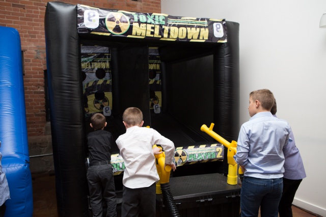 Sp�cialistes du mariage et Mitzvah au Montr�al | Producteurs de mariages et d'�v�nements � Montr�al - artistes en direct, DJ's pour mariages, c�r�monies de mariage, danseurs, mariages et �v�nements, �clairage pour votre mariage et moments sp�ciaux.