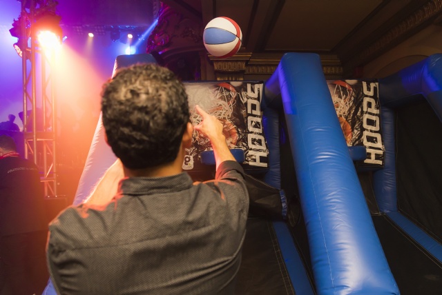 Sp�cialistes du mariage et Mitzvah au Montr�al | Producteurs de mariages et d'�v�nements � Montr�al - artistes en direct, DJ's pour mariages, c�r�monies de mariage, danseurs, mariages et �v�nements, �clairage pour votre mariage et moments sp�ciaux.