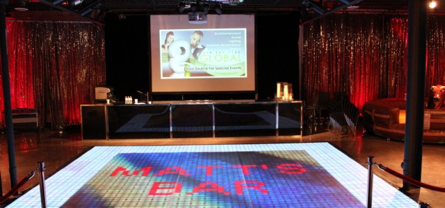 Sp�cialistes du mariage et Mitzvah au Montr�al | Producteurs de mariages et d'�v�nements � Montr�al - artistes en direct, DJ's pour mariages, c�r�monies de mariage, danseurs, mariages et �v�nements, �clairage pour votre mariage et moments sp�ciaux.