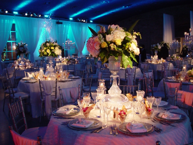 Sp�cialistes du mariage et Mitzvah au Montr�al | Producteurs de mariages et d'�v�nements � Montr�al - artistes en direct, DJ's pour mariages, c�r�monies de mariage, danseurs, mariages et �v�nements, �clairage pour votre mariage et moments sp�ciaux.