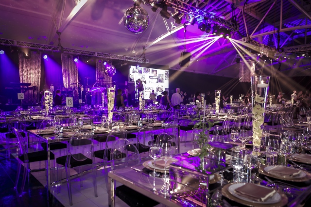 Sp�cialistes du mariage et Mitzvah au Montr�al | Producteurs de mariages et d'�v�nements � Montr�al - artistes en direct, DJ's pour mariages, c�r�monies de mariage, danseurs, mariages et �v�nements, �clairage pour votre mariage et moments sp�ciaux.