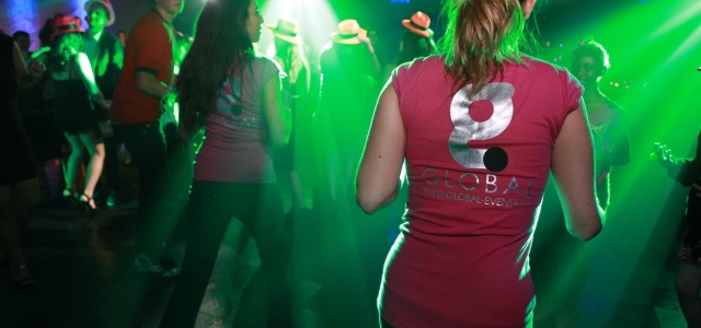 Sp�cialistes du mariage et Mitzvah au Montr�al | Producteurs de mariages et d'�v�nements � Montr�al - artistes en direct, DJ's pour mariages, c�r�monies de mariage, danseurs, mariages et �v�nements, �clairage pour votre mariage et moments sp�ciaux.