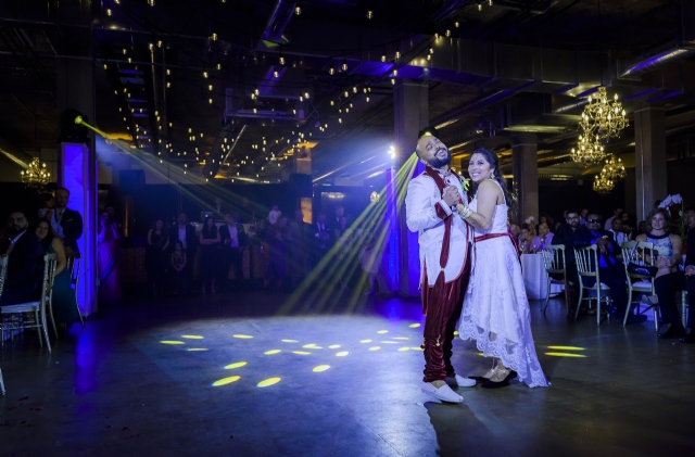 Sp�cialistes du mariage et Mitzvah au Montr�al | Producteurs de mariages et d'�v�nements � Montr�al - artistes en direct, DJ's pour mariages, c�r�monies de mariage, danseurs, mariages et �v�nements, �clairage pour votre mariage et moments sp�ciaux.