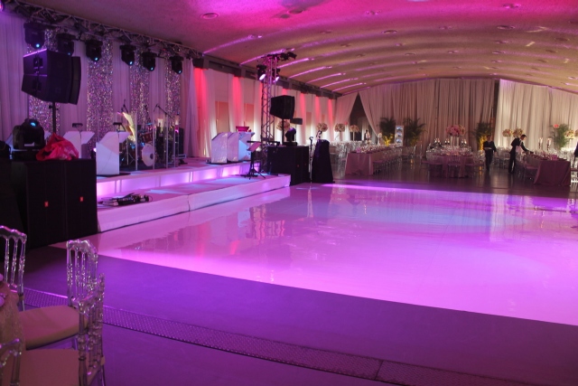 Sp�cialistes du mariage et Mitzvah au Montr�al | Producteurs de mariages et d'�v�nements � Montr�al - artistes en direct, DJ's pour mariages, c�r�monies de mariage, danseurs, mariages et �v�nements, �clairage pour votre mariage et moments sp�ciaux.
