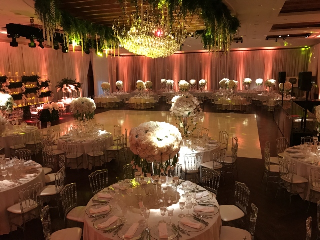 Sp�cialistes du mariage et Mitzvah au Montr�al | Producteurs de mariages et d'�v�nements � Montr�al - artistes en direct, DJ's pour mariages, c�r�monies de mariage, danseurs, mariages et �v�nements, �clairage pour votre mariage et moments sp�ciaux.