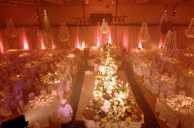 Sp�cialistes du mariage et Mitzvah au Montr�al | Producteurs de mariages et d'�v�nements � Montr�al - artistes en direct, DJ's pour mariages, c�r�monies de mariage, danseurs, mariages et �v�nements, �clairage pour votre mariage et moments sp�ciaux.