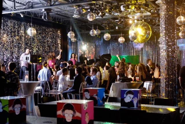 Sp�cialistes du mariage et Mitzvah au Montr�al | Producteurs de mariages et d'�v�nements � Montr�al - artistes en direct, DJ's pour mariages, c�r�monies de mariage, danseurs, mariages et �v�nements, �clairage pour votre mariage et moments sp�ciaux.