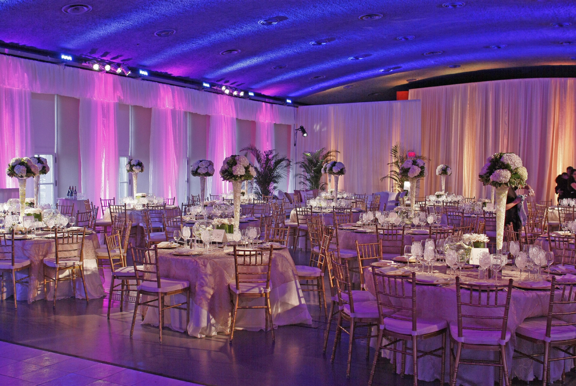 Montreal Wedding, Mitzvah Specialists|Montreal's Wedding & event producers - live performers, DJ's for weddings, MC's, dancers, wedding / event rentals, lighting for your Wedding & special moments.