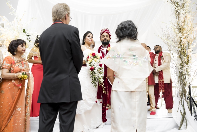 Montreal Wedding, Mitzvah Specialists | Montreal's Wedding & event producers - live performers, DJ's for weddings, MC's, dancers, wedding / event rentals, lighting for your Wedding & special moments.