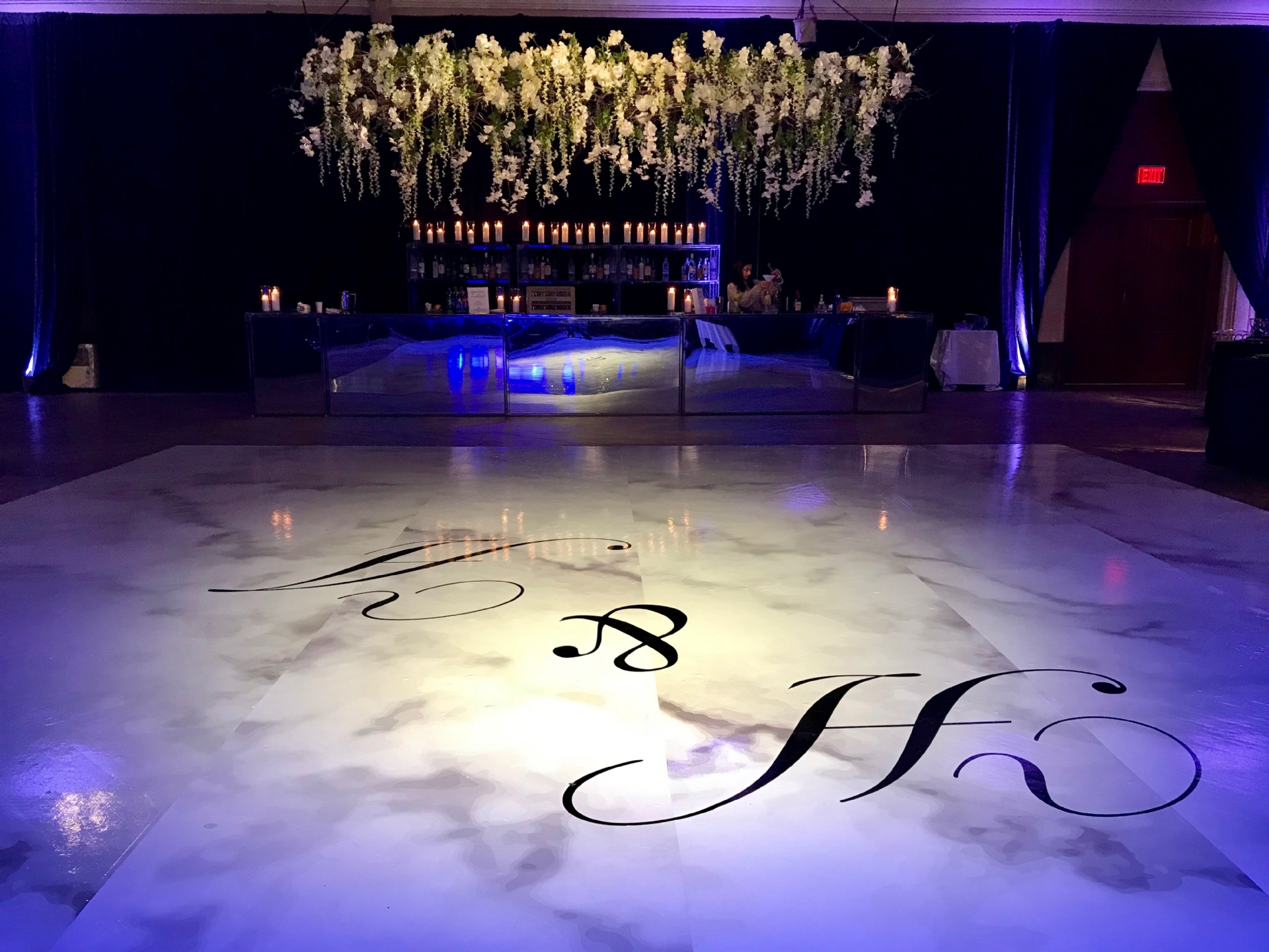 Montreal Wedding, Mitzvah Specialists | Montreal's Wedding & event producers - live performers, DJ's for weddings, MC's, dancers, wedding / event rentals, lighting for your Wedding & special moments.