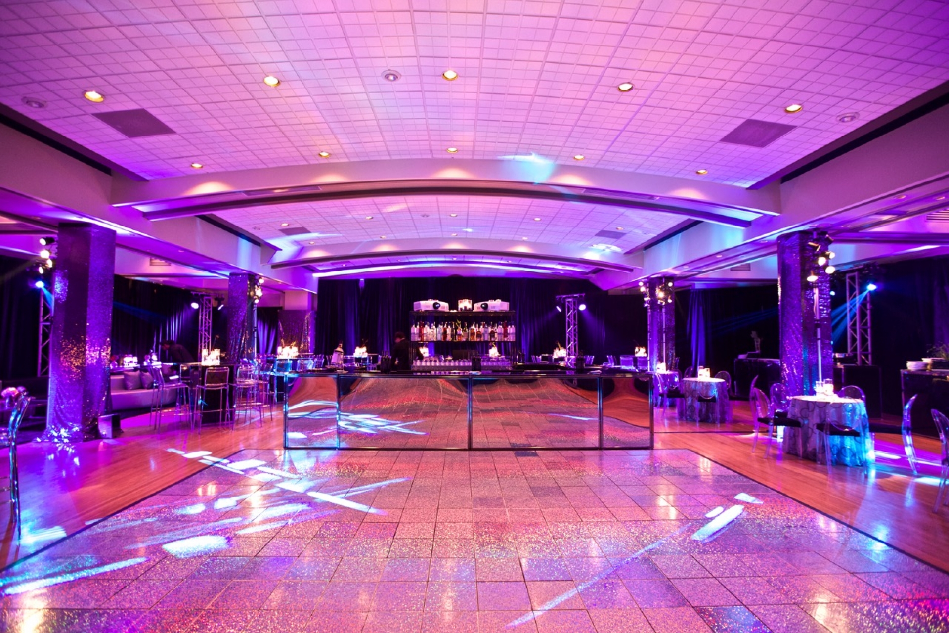 Montreal Wedding, Mitzvah Specialists | Montreal's Wedding & event producers - live performers, DJ's for weddings, MC's, dancers, wedding / event rentals, lighting for your Wedding & special moments.